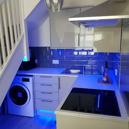 Webb Place 2 Bedroom Apartment ! Кройдон Экстерьер фото