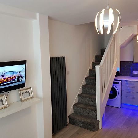 Webb Place 2 Bedroom Apartment ! Кройдон Экстерьер фото
