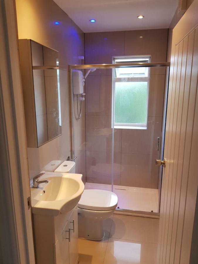 Webb Place 2 Bedroom Apartment ! Кройдон Экстерьер фото